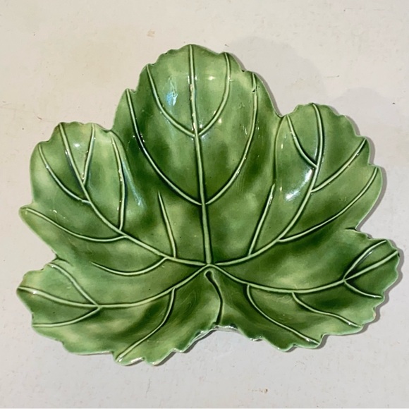 Vintage Green Ceramic Leaf Shaped Candy Nut Dish Decorative Table Decor - Picture 9 of 13